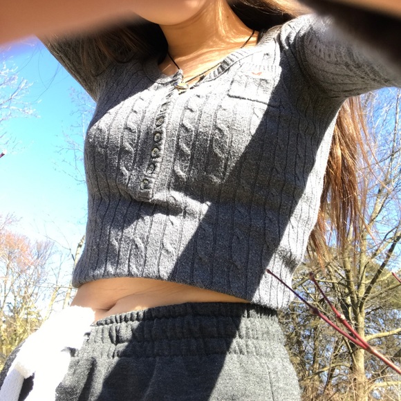 ☀️Hollister sweater☀️ - Picture 2 of 4